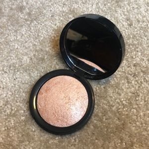 NEW Malloy Beauty Glowing Goddess Luminizer